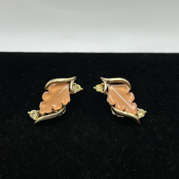 Vintage Clip On Coro Earrings - Picture 1 of 3